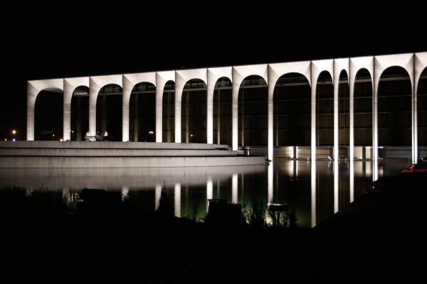 Palazzo Niemeyer: a new permanent illumination marks Mondadori's 110th anniversary